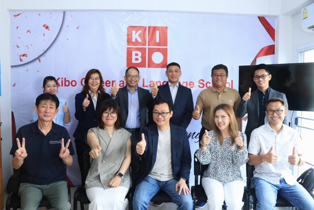 KIBO_opening_group_photo_3